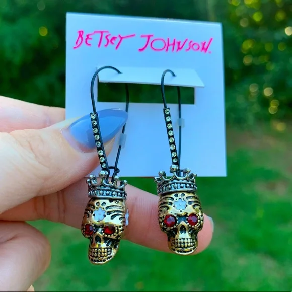 NWT Betsey Johnson Skull with Crown Earrings - Picture 1 of 7